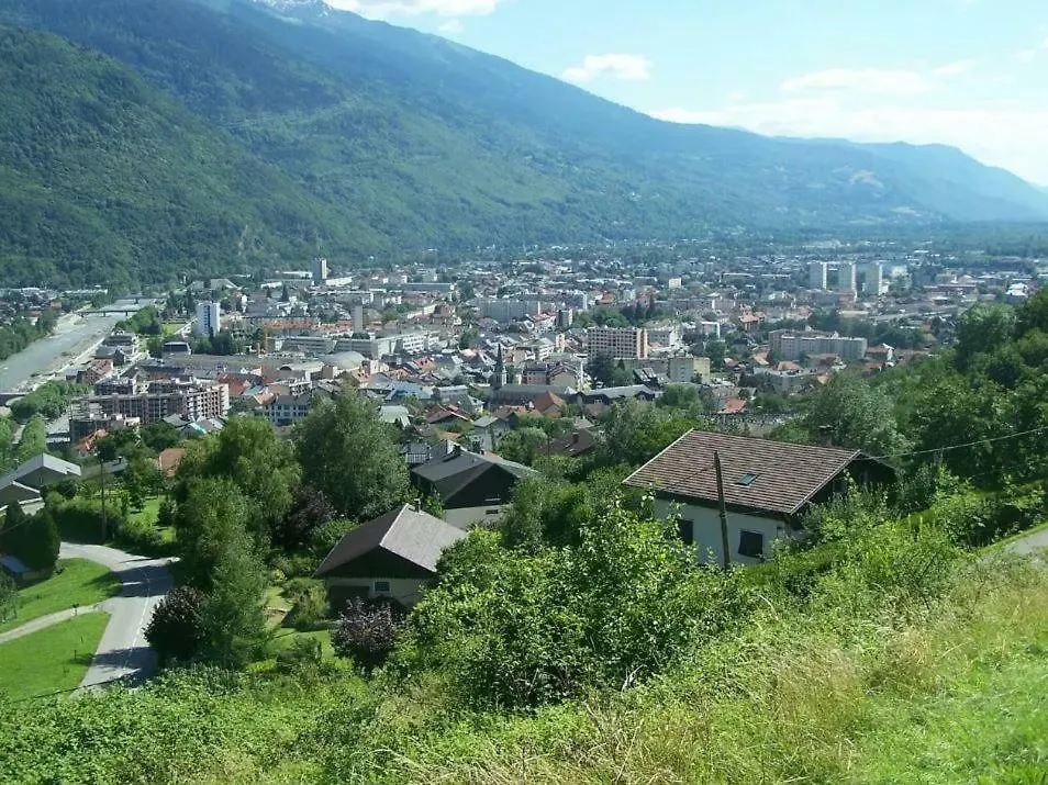 Gites La Tarine: Cozy Studio Duplex with City Access Albertville