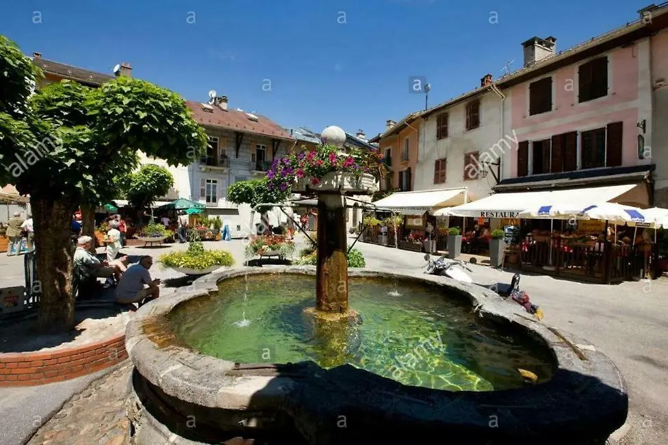 Gites La Tarine: Cozy Studio Duplex with City Access Albertville