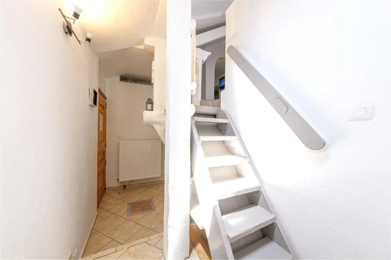 Appartamento Studio DUPLEX 27m2, Lit double, Calme et Cosy, NETFLIX , WIFI, Parking, Hypercentre a 400m, arrivée tardive possible avec boite à clés Albertville Francia