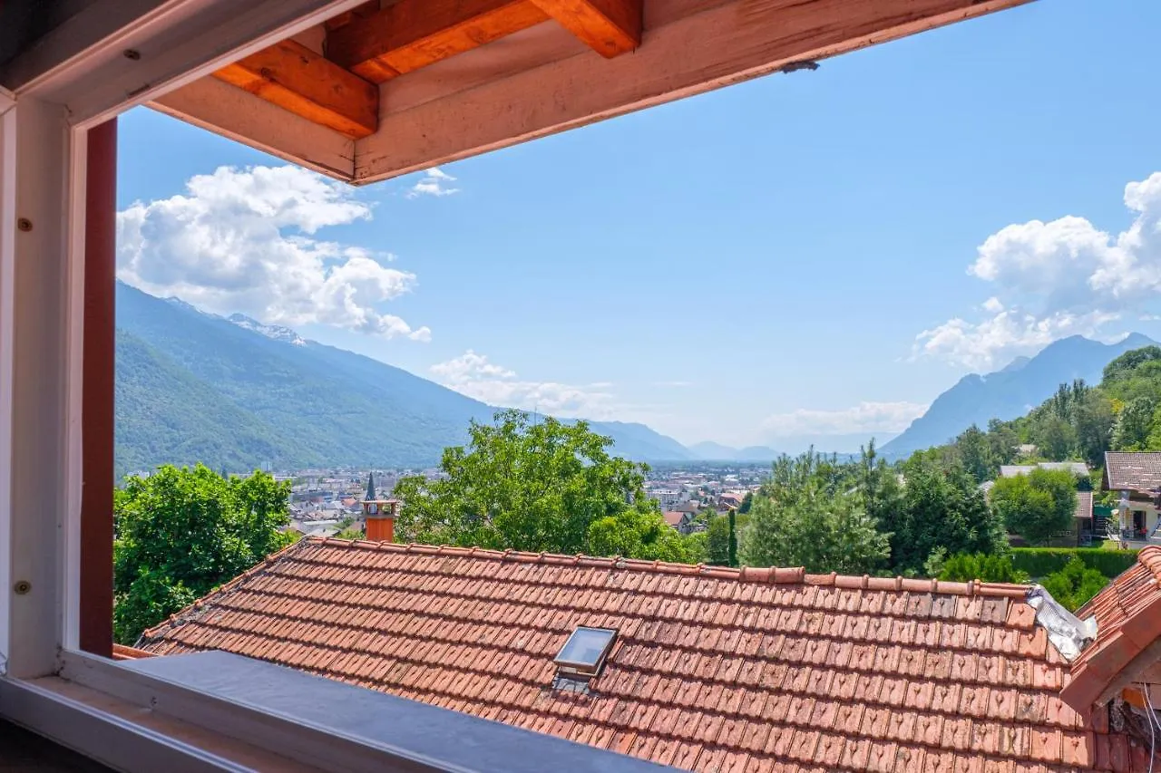 Studio DUPLEX 27m2, Lit double, Calme et Cosy, NETFLIX , WIFI, Parking, Hypercentre a 400m, arrivée tardive possible avec boite à clés Albertville Francia
