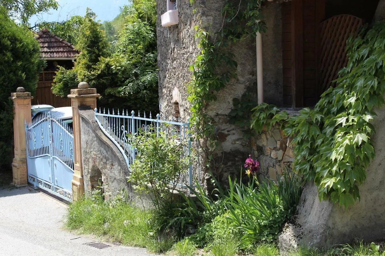 Studio DUPLEX 27m2, Lit double, Calme et Cosy, NETFLIX , WIFI, Parking, Hypercentre a 400m, arrivée tardive possible avec boite à clés Albertville 0*,