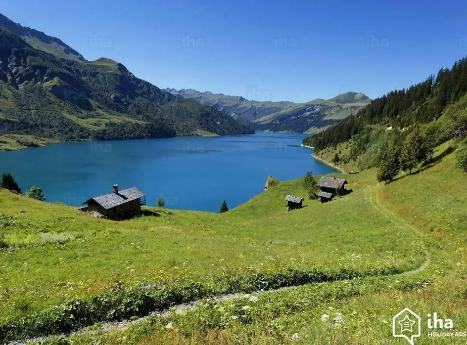 Studio DUPLEX 27m2, Lit double, Calme et Cosy, NETFLIX , WIFI, Parking, Hypercentre a 400m, arrivée tardive possible avec boite à clés Albertville Appartamento