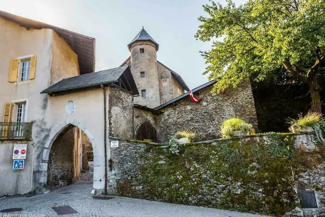 Studio DUPLEX 27m2, Lit double, Calme et Cosy, NETFLIX , WIFI, Parking, Hypercentre a 400m, arrivée tardive possible avec boite à clés Albertville Francia