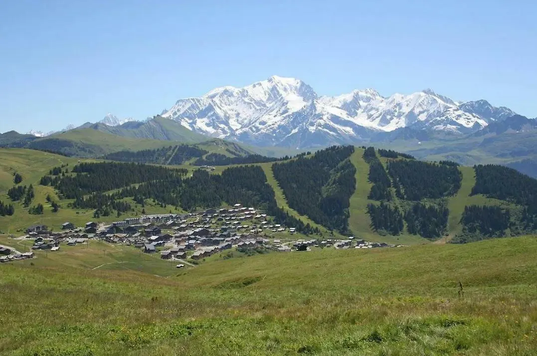 Studio DUPLEX 27m2, Lit double, Calme et Cosy, NETFLIX , WIFI, Parking, Hypercentre a 400m, arrivée tardive possible avec boite à clés Albertville Appartamento